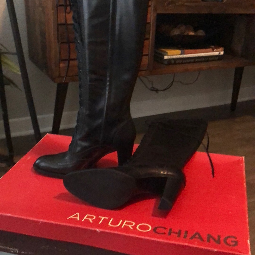 Arturo Chiang Leather Lace up Boots